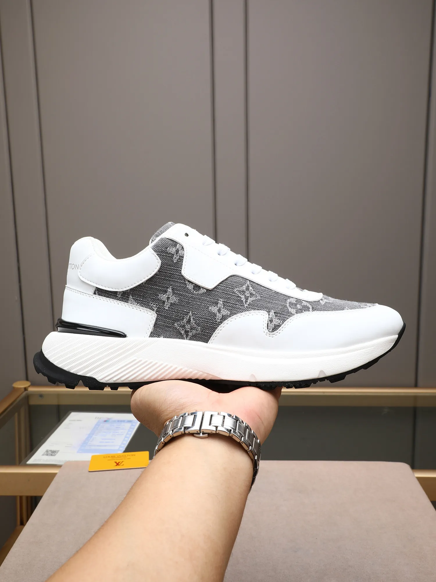 Men's shoes 💰460 Brand: LOUIS VUITTON Louis Vuitton LV Size: 38 39 40 41 42 43 44 (45 customized) Fabric: original cowhide cowhide 🔸Inside of: mesh 🔺Sole: counter foam outsole
